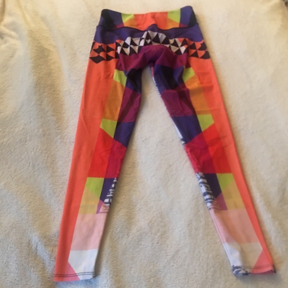 ONZIE Abstract Triangle Pattern Multi Leggings - Picture 7 of 16